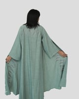 عباية نسائية بتصميم مفتوح