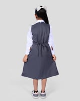 مريول روضة رمادي بجيوب و فيونكة