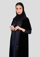 عباية مخمل مطرزة كاملة مع طرحة مطابقة