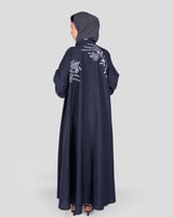 عباية ملونة بنقوش انيقة