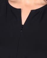 عباية يومية سوداء بسحاب وجيوب