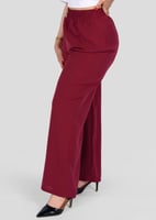 بنطلون نسائي بقصة واسعة