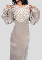 جلابية مخمل نسائي مطرزة