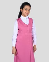 مريول طالبات وردي بتصميم عصري وحزام خصر مطاطي