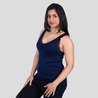 بلوزة نسائية صيفية بتطريز خفيف