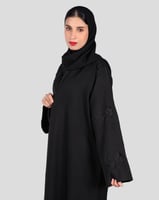 عباية سوداء نسائية