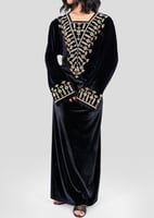 جلابية مخمل نسائية بتطريز امامي