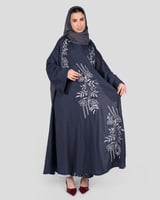 عباية ملونة بنقوش انيقة