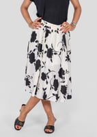 تنورة مريحة بقصة واسعة