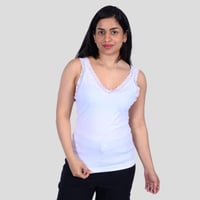 بلوزة نسائية صيفية بتطريز خفيف