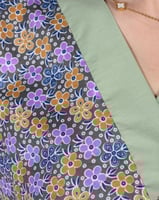 زي عاملات منزلية برقبة واسعة