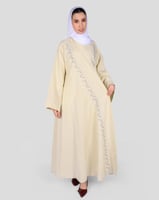 عباية نسائية بنقوش جانبية