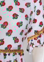 جلابية شالكي تراثية بنقشة الورد والهدب الذهبي