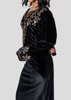 جلابية مخمل نسائي مطرزة