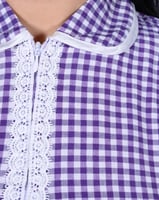 طقم عاملة منزلية مع مريلة مطبخ