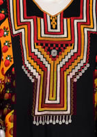 جلابية عسيرية مطرزة بتصميم تراثي