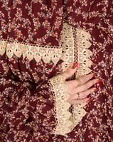 شرشف صلاة نسائي بتصميم دانتيل