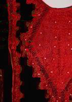 زي شمالي أسود بتطريز أحمر