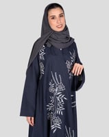 عباية ملونة بنقوش انيقة