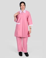 زي عاملات كويتي بياقة بيضاء