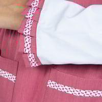 مريول إبتدائي وردي بتصميم كويتي من ذو الجناحين