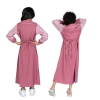 مريول إبتدائي وردي بتصميم كويتي من ذو الجناحين