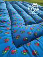 بكج الراحة روز–مدّة ومخدة شالكي أزرق