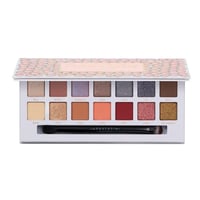 ظلال عيون كارلي باريبل, أنستازيا بيڤرلي هيل