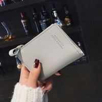 محفظة نسائية - بتصميم عملي جذاب