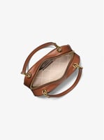 حقيبة سجنتشر باللون البني من مايكل كورس