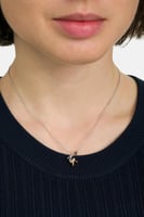 سلسال باللون الفضي من مايكل كورس