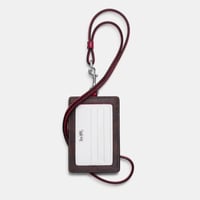 اي دي هولدر باللون الاحمر من كوتش