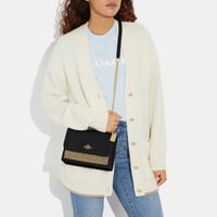 كروس بدي من كوتش باللون الاسوذ