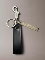 ميدالية من كالفن كلاين