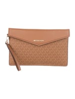 باوتش باللون البني من مايكل كورس