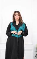 عباية كريب اسود مع قماش تفتة اخضر