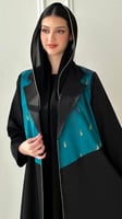 عباية كريب اسود مع قماش تفتة اخضر