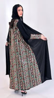 عباية بإطلالة شرقية