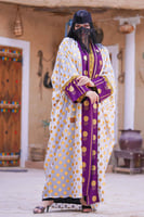 بشت يوم التأسيس أبيض مع بنفسجي متزين بهوية يوم الت...