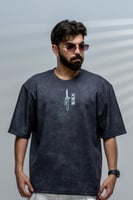 تيشرت رمادي بتصميم شخصية توجي