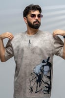 تيشرت بيج بتصميم شخصية توجي