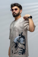 تيشرت بيج بتصميم شخصية توجي