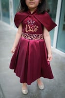 فستان عنابي برسمة كم