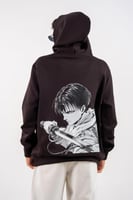 هودي أبيض بتصميم شخصية ليفاي أكرمان