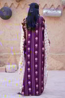 بشت يوم التأسيس أبيض مع بنفسجي متزين بهوية يوم الت...