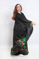 بشت سائي للتأسيس متزين بتطريز الهوية من الاسفل