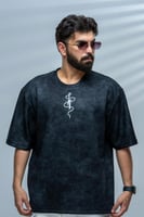 تيشرت أسود بتصميم شخصية توجي