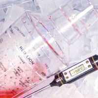 خلاط شيكر للمشروبات بعلامات متنوعة سعة 530 مل