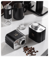 حافظة حبوب قهوة معدنية | تلبيسة جلدية فاخرة سعة 10...