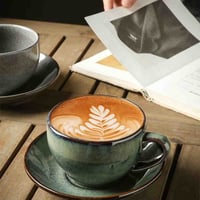 كوب قهوة سيراميك مع صحن لمشروبات الكابتشينو